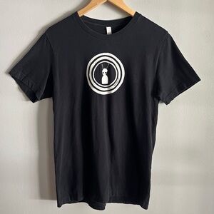 Crown Art USA Alien Graphic Tee Black Minimal Circle Logo T-Shirt Unisex M